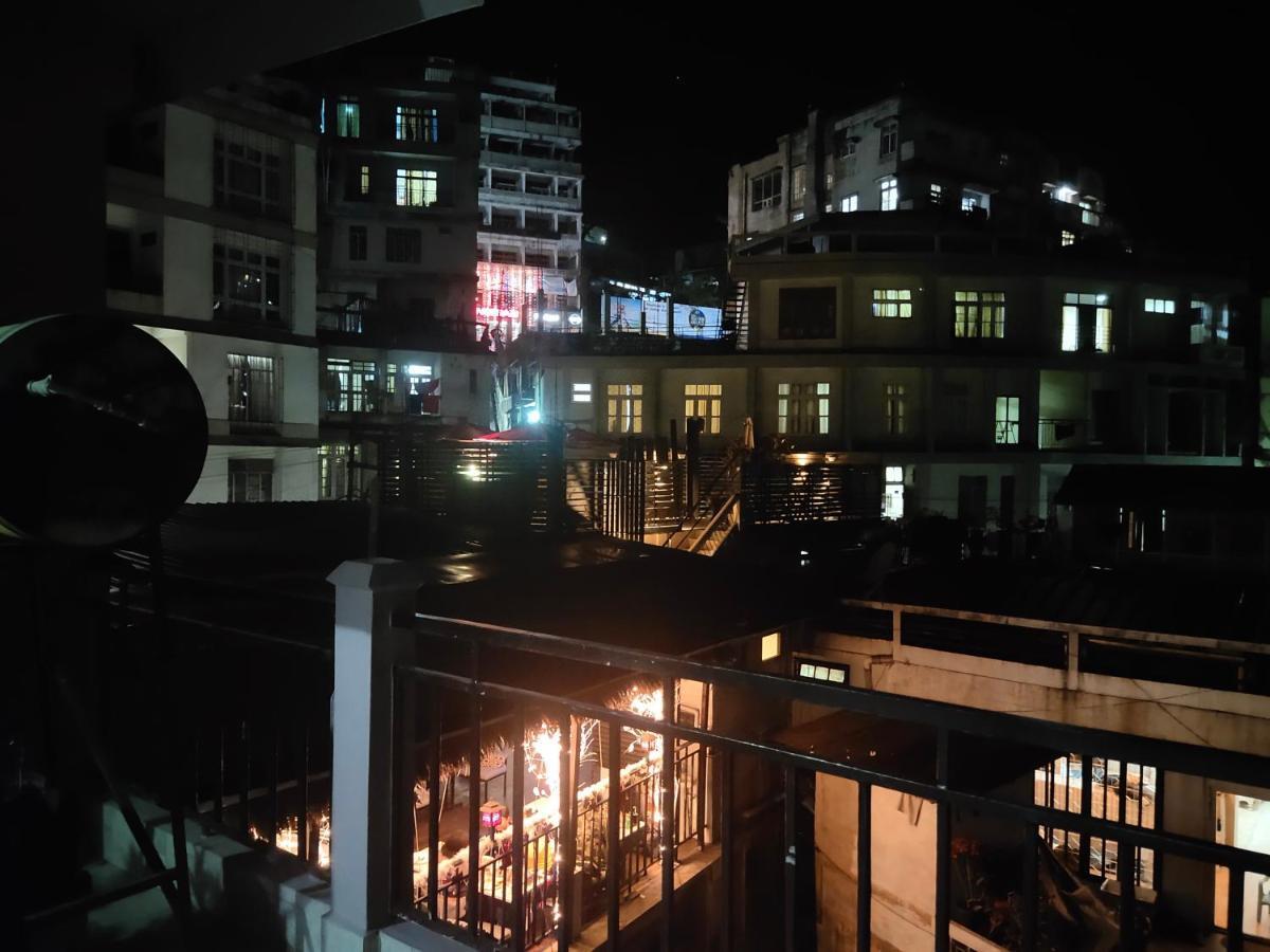 The 1998 Homestay Āīzawl Exteriör bild